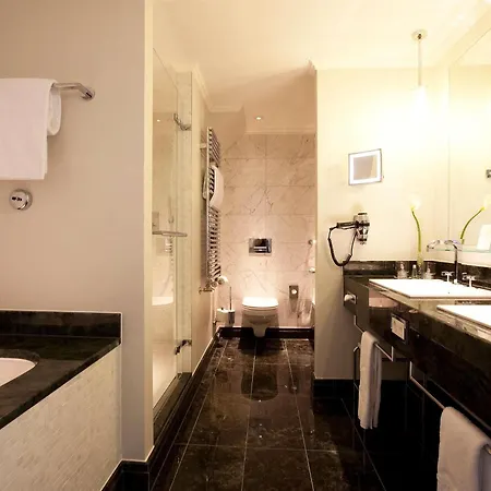 Fairmont Le Palace 5*